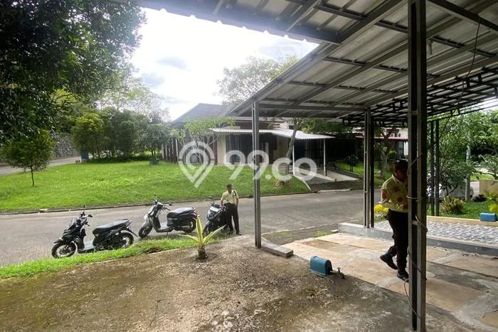Disewakan! Rumah 3 Kamar Tidur &
2 Kamar Mandi di Sentul City, Bogor Disewakan! Rumah 3 Kamar Tidur &
2 Kamar Mandi di Sentul City, Bogor