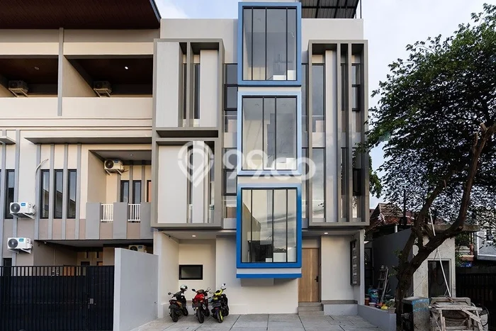 Kost Dijual di Gandaria dengan 17 KT dan Luas 300m2 Kost Dijual di Gandaria dengan 17 KT dan Luas 300m2