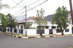 Jual Rumah Mewah Elegan Dengan View Cantik di Cinere, Jakarta Selatan Jual Rumah Mewah Elegan Dengan View Cantik di Cinere, Jakarta Selatan