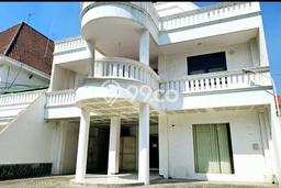 Disewakan! Rumah 4 Kamar Tidur &
2 Kamar Mandi di Raya Darmo, Surabaya Disewakan! Rumah 4 Kamar Tidur &
2 Kamar Mandi di Raya Darmo, Surabaya