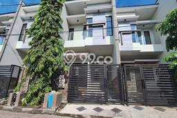 Jual Rumah Bagus Siap Huni LB 140m2 di Mulyorejo, Surabaya Jual Rumah Bagus Siap Huni LB 140m2 di Mulyorejo, Surabaya