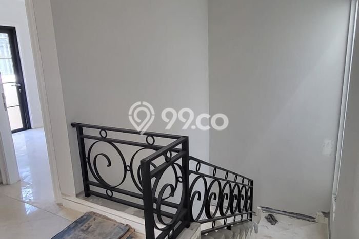 Dijual Rumah Luas Elegan Dengan View Cantik di Intercon, Jakarta Barat Dijual Rumah Luas Elegan Dengan View Cantik di Intercon, Jakarta Barat