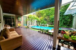 Rumah Elit LB 349m2 Siap Pakai Desain Elegan di Kota Baru Parahyangan, Bandung Rumah Elit LB 349m2 Siap Pakai Desain Elegan di Kota Baru Parahyangan, Bandung