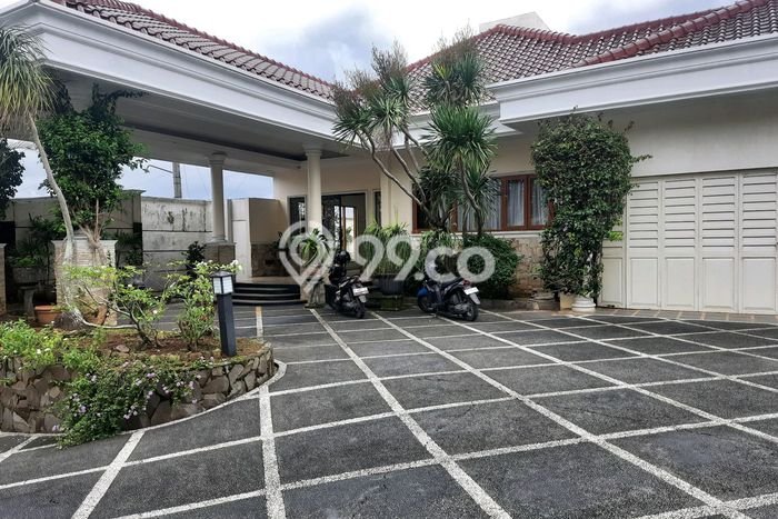 Rumah Mewah LB 600m2 Siap Huni Desain Elegan di Pudak Payung, Semarang Rumah Mewah LB 600m2 Siap Huni Desain Elegan di Pudak Payung, Semarang