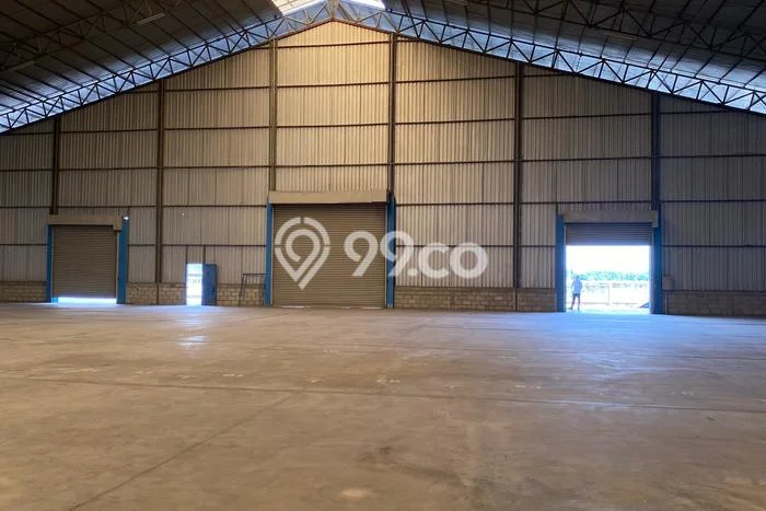 Unit Gudang Disewa Lokasi Karawang Barat, Karawang Spesifikasi Luas Bangunan 15000m2 Unit Gudang Disewa Lokasi Karawang Barat, Karawang Spesifikasi Luas Bangunan 15000m2