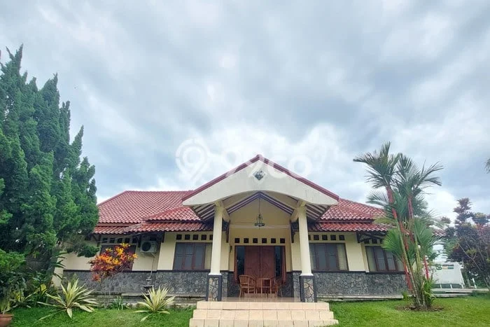 Vila Terawat di , Area 4270m2m², Posisi Strategis dengan jalan bagus Vila Terawat di , Area 4270m2m², Posisi Strategis dengan jalan bagus