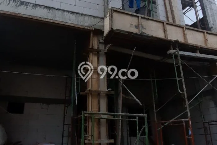 Rumah Luas Asri 13 KT Siap Huni di Babatan Surabaya Rumah Luas Asri 13 KT Siap Huni di Babatan Surabaya