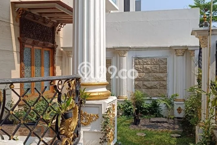 Jual Rumah Luas Elegan Dengan View Eksklusif di Kebonsari, Surabaya Jual Rumah Luas Elegan Dengan View Eksklusif di Kebonsari, Surabaya