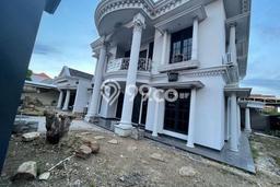 Rumah Mewah LB 520m2 Siap Huni Desain Elegan di Dharma Husada, Surabaya Rumah Mewah LB 520m2 Siap Huni Desain Elegan di Dharma Husada, Surabaya
