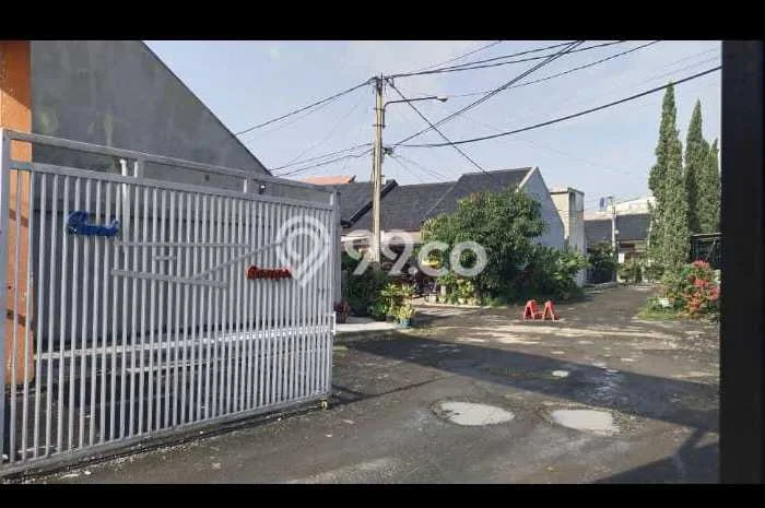 Rumah Strategis dengan Luas Tanah 114m2m² dan Luas Bangunan 90m2m² di Kawasan Bandung Kulon, Bandung Rumah Strategis dengan Luas Tanah 114m2m² dan Luas Bangunan 90m2m² di Kawasan Bandung Kulon, Bandung