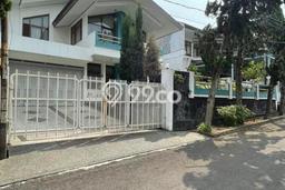 Rumah di Cidadap, Bandung, LT 510m² LB 345m² Rumah di Cidadap, Bandung, LT 510m² LB 345m²