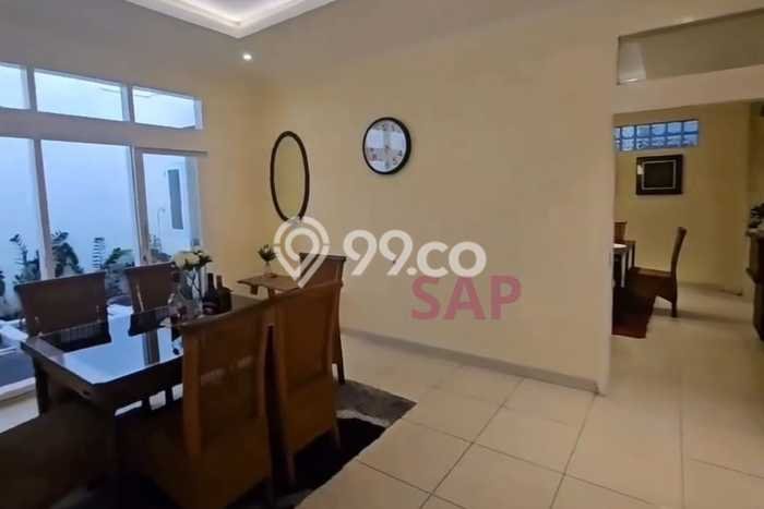 Rumah di Burangrang, 4 KT, Area Premium, Luas 180m² Bangunan 220m² Rumah di Burangrang, 4 KT, Area Premium, Luas 180m² Bangunan 220m²