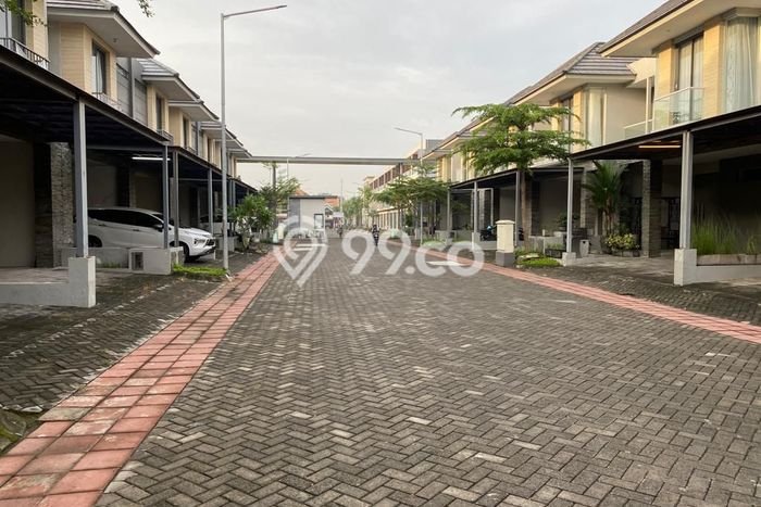 Dijual Rumah Premium dengan Fasilitas Sekitar Lengkap di Rungkut, Surabaya Dijual Rumah Premium dengan Fasilitas Sekitar Lengkap di Rungkut, Surabaya