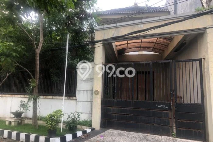 For Sale Rumah 5 Kamar Lokasi Strategis Bagus dan Strategis di Tenggilis Mejoyo For Sale Rumah 5 Kamar Lokasi Strategis Bagus dan Strategis di Tenggilis Mejoyo