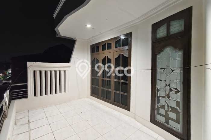 Dijual Cepat Rumah Bagus Siap Huni LB 223m2 di Waru, Sidoarjo Dijual Cepat Rumah Bagus Siap Huni LB 223m2 di Waru, Sidoarjo