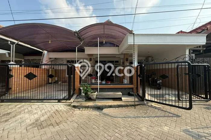 Lokasi strategis! Rumah siap pakai dikontrakkan di Sukolilo LB 200m2 Lokasi strategis! Rumah siap pakai dikontrakkan di Sukolilo LB 200m2