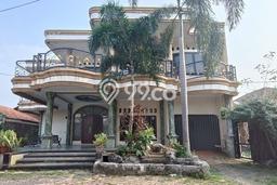 KESEMPATAN TERBAIK! Rumah Asri di Tangerang Kota, Luas 670m² LB 550m² KESEMPATAN TERBAIK! Rumah Asri di Tangerang Kota, Luas 670m² LB 550m²