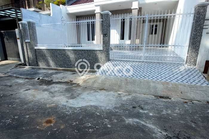 Jual Segera Rumah LT 250m2m² / LB 220m2m² di Kawasan Komersial Dieng Tidar, Malang Jual Segera Rumah LT 250m2m² / LB 220m2m² di Kawasan Komersial Dieng Tidar, Malang