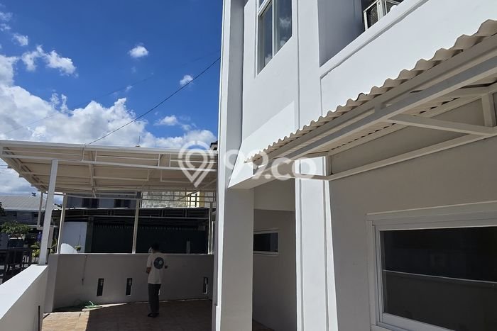 Rumah Modern 3 KT di Kerobokan Badung Semi Furnished Rumah Modern 3 KT di Kerobokan Badung Semi Furnished