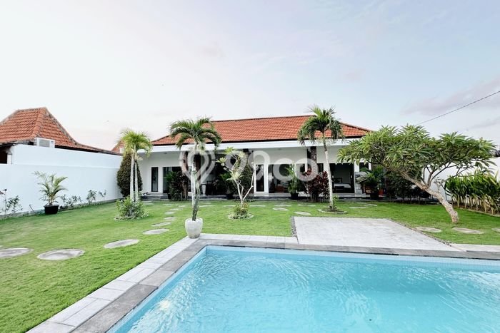 LISTING BARU! Rumah di Canggu, Siap Huni, 3 KT, Akses Canggu, Badung, Badung, Luas 450m² LB 200m² LISTING BARU! Rumah di Canggu, Siap Huni, 3 KT, Akses Canggu, Badung, Badung, Luas 450m² LB 200m²