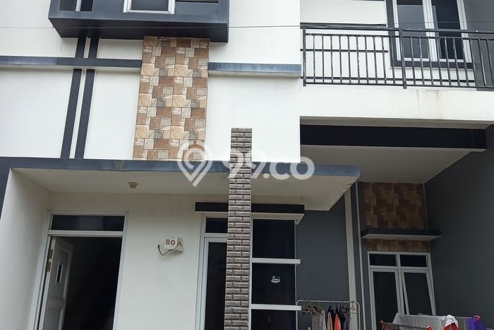 Rumah Luas Asri 3 KT Siap Pakai di Kalisari Jakarta Timur Rumah Luas Asri 3 KT Siap Pakai di Kalisari Jakarta Timur
