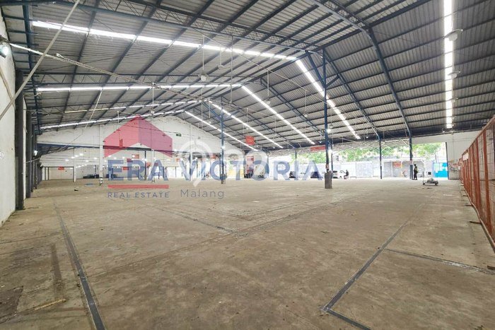 Unit Gudang Paling Strategis di Pakis Malang dengan LB 1080m2 Unit Gudang Paling Strategis di Pakis Malang dengan LB 1080m2