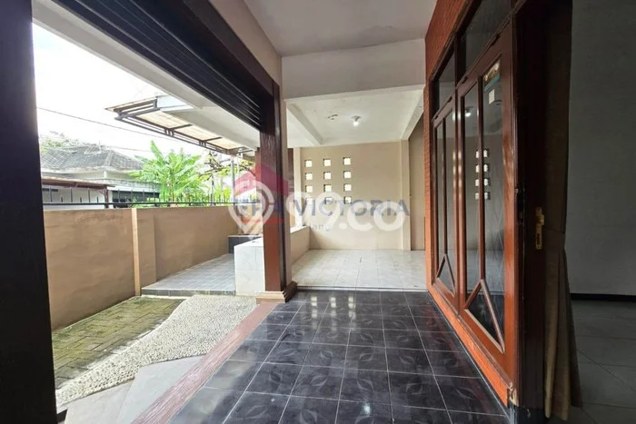Disewakan! Rumah 3 Kamar Tidur &
2 Kamar Mandi di Malang Kota, Malang Disewakan! Rumah 3 Kamar Tidur &
2 Kamar Mandi di Malang Kota, Malang