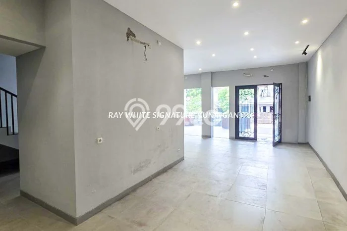 Kantor disewakan di Kebayoran Baru Jakarta Selatan dengan luas bangunan 150m2 Kantor disewakan di Kebayoran Baru Jakarta Selatan dengan luas bangunan 150m2
