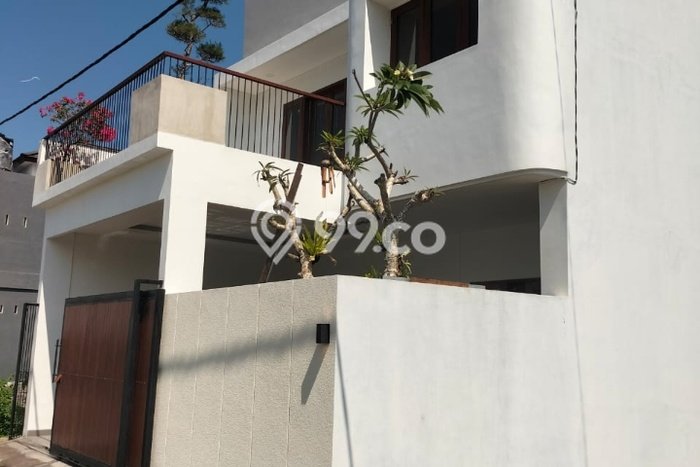 Rumah Mewah LB 180m2 Siap Huni Desain Elegan di Kesiman, Denpasar Rumah Mewah LB 180m2 Siap Huni Desain Elegan di Kesiman, Denpasar