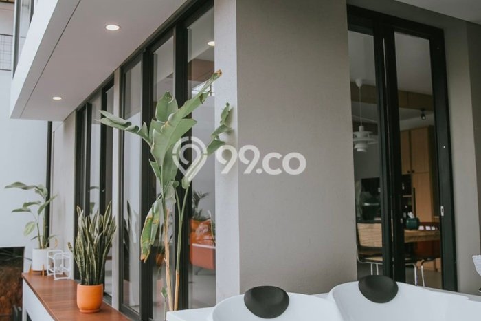 Vila Strategis Kawasan , Luas 315m2m², Akses ke beragam keperluan Vila Strategis Kawasan , Luas 315m2m², Akses ke beragam keperluan