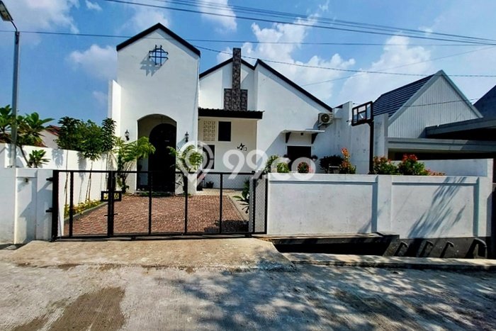 Rumah Modern 4 KT di Sariwangi Bandung Unfurnished Rumah Modern 4 KT di Sariwangi Bandung Unfurnished