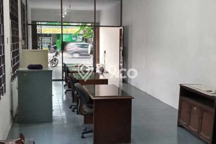 Area Ramai! Ruko Dijual di Semarang Utara untuk Bisnis Luas Bangunan 400m2 Area Ramai! Ruko Dijual di Semarang Utara untuk Bisnis Luas Bangunan 400m2