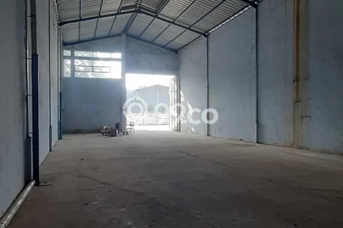 Unit Gudang Disewakan di Kamal di Area Ramai & Strategis Unit Gudang Disewakan di Kamal di Area Ramai & Strategis