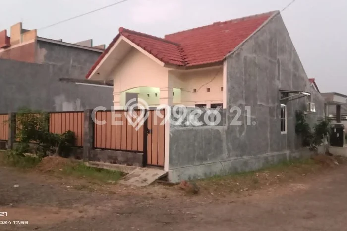 Disewakan! Rumah 2 Kamar Tidur &
2 Kamar Mandi di Ciracas, Serang Disewakan! Rumah 2 Kamar Tidur &
2 Kamar Mandi di Ciracas, Serang