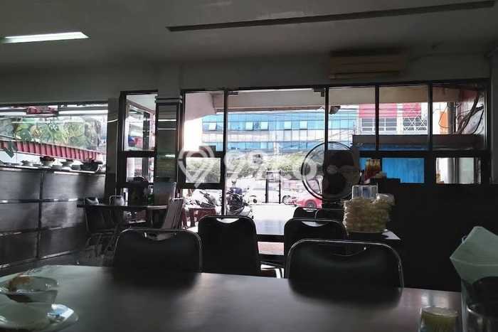 Ruko Disewa di Bekasi dengan LB 280m2 Area Komersial Ramai Ruko Disewa di Bekasi dengan LB 280m2 Area Komersial Ramai