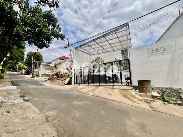 For Sale Rumah 9 Kamar Lokasi Ideal Nyaman dan Strategis di Gunung Pati For Sale Rumah 9 Kamar Lokasi Ideal Nyaman dan Strategis di Gunung Pati