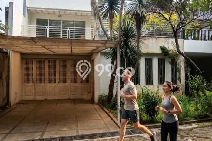 Ready to Use! Premium House LT 235m2 Desain Modern di Lebak Bulus Ready to Use! Premium House LT 235m2 Desain Modern di Lebak Bulus