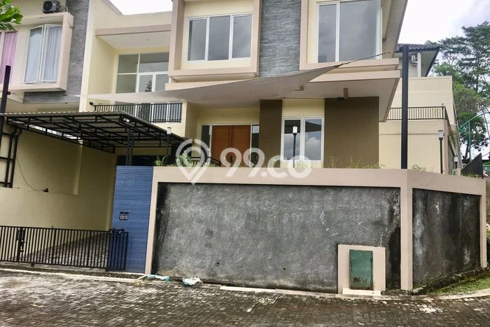 Rumah Dengan Harga Terbaik LT 294m² Lokasi Strategis di Kawasan Prospektif Candi Golf, Semarang Rumah Dengan Harga Terbaik LT 294m² Lokasi Strategis di Kawasan Prospektif Candi Golf, Semarang