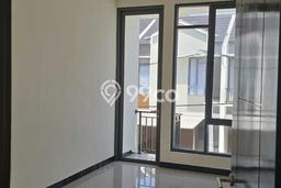 Disewakan! Rumah 2 Kamar Tidur &
2 Kamar Mandi di Taman Kopo Indah, Bandung Disewakan! Rumah 2 Kamar Tidur &
2 Kamar Mandi di Taman Kopo Indah, Bandung
