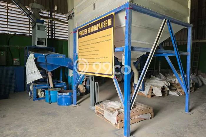 Pabrik Dijual Lokasi Stratagis di Bogor Utara Bogor Cocok untuk Investasi Pabrik Dijual Lokasi Stratagis di Bogor Utara Bogor Cocok untuk Investasi