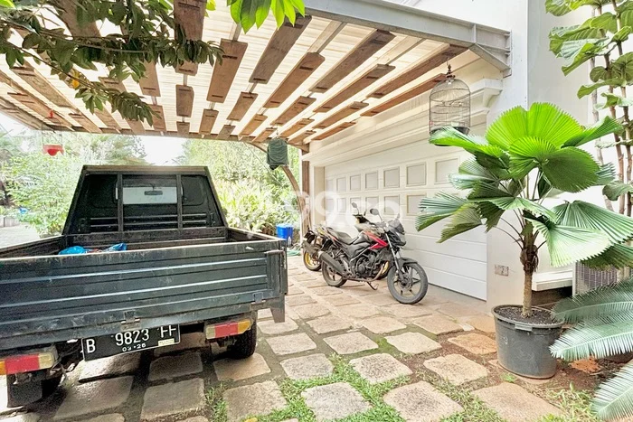 Sewa Rumah Strategis di Kemang LT 850m2 / LB 800m2 Kondisi Bagus Sewa Rumah Strategis di Kemang LT 850m2 / LB 800m2 Kondisi Bagus