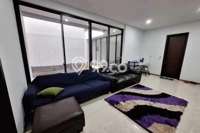 Lokasi strategis! Rumah siap huni disewakan di Lengkong Kulon LB 350m2 Lokasi strategis! Rumah siap huni disewakan di Lengkong Kulon LB 350m2