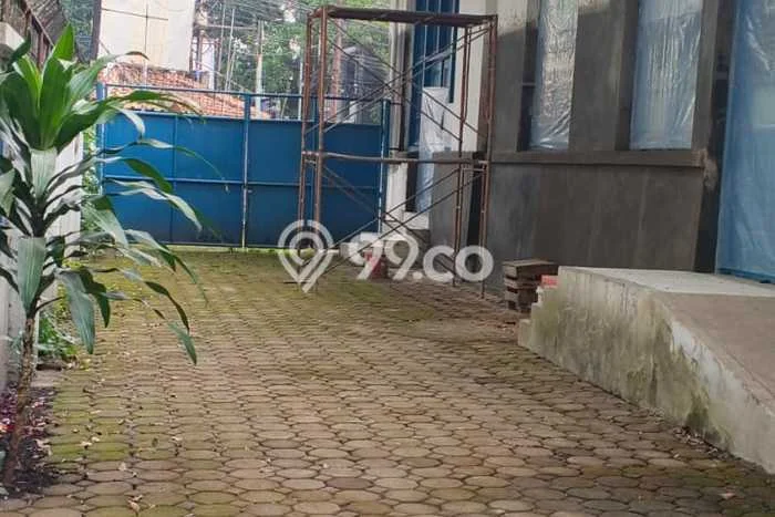 Unit Komersial Disewakan di Gatot Subroto di Area Ramai & Strategis Unit Komersial Disewakan di Gatot Subroto di Area Ramai & Strategis