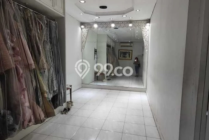 LOKASI BISNIS! Komersial For Rent di Pajajaran, Luas 80m2m², Jalan Strategis, Ready Operasional LOKASI BISNIS! Komersial For Rent di Pajajaran, Luas 80m2m², Jalan Strategis, Ready Operasional