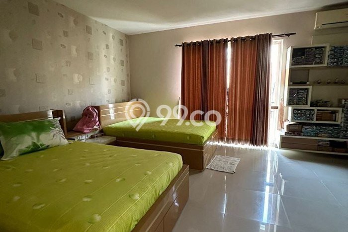 Rumah Mewah Siap Huni LT 240m2 di Wiyung, Surabaya Rumah Mewah Siap Huni LT 240m2 di Wiyung, Surabaya
