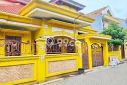 HOT DEAL! Rumah Berkualitas di Jambangan, Surabaya, LT 256m2m² LB 400m2m² HOT DEAL! Rumah Berkualitas di Jambangan, Surabaya, LT 256m2m² LB 400m2m²