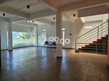 Komersial untuk Disewa di Pusat Bandung Luas Bangunan 300m2 Komersial untuk Disewa di Pusat Bandung Luas Bangunan 300m2
