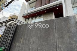 Hunian Mewah LB 465m2 Siap Pakai Desain Elegan di Pegadungan, Jakarta Barat Hunian Mewah LB 465m2 Siap Pakai Desain Elegan di Pegadungan, Jakarta Barat