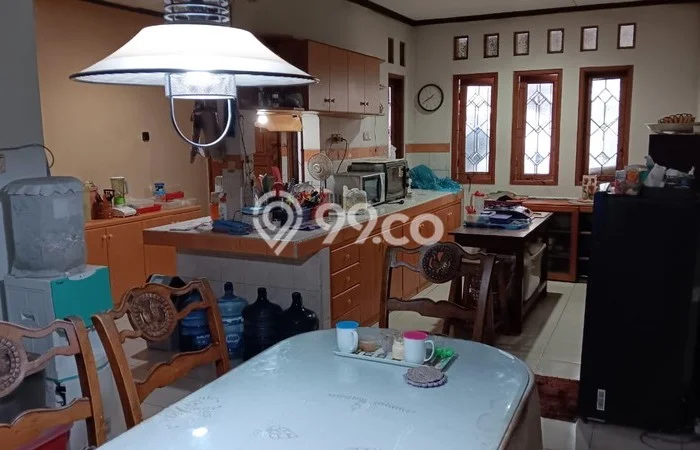 Hunian Mewah LB 200m2 Siap Huni Desain Elegan di Bintaro, Tangerang Selatan Hunian Mewah LB 200m2 Siap Huni Desain Elegan di Bintaro, Tangerang Selatan