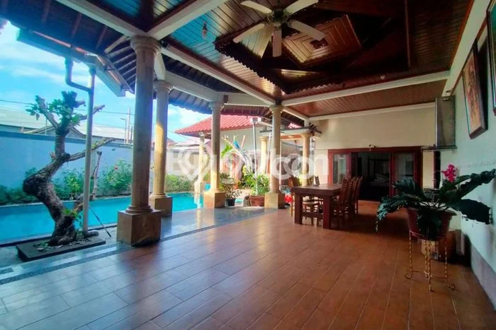 Rumah Elit LB 300m2 Siap Pakai Desain Elegan di Danginpuri Kauh, Denpasar Rumah Elit LB 300m2 Siap Pakai Desain Elegan di Danginpuri Kauh, Denpasar